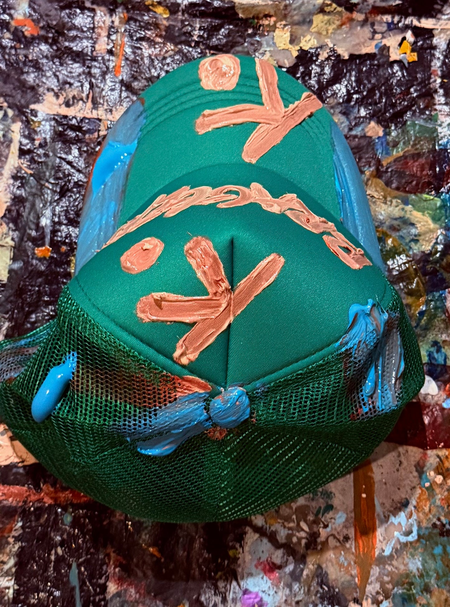 STANDING OVATION FOR BRAGGER K. HAT