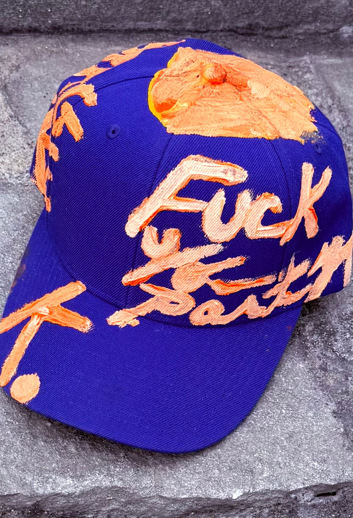 APPLAUD THE SHOWBOAT K. HAT