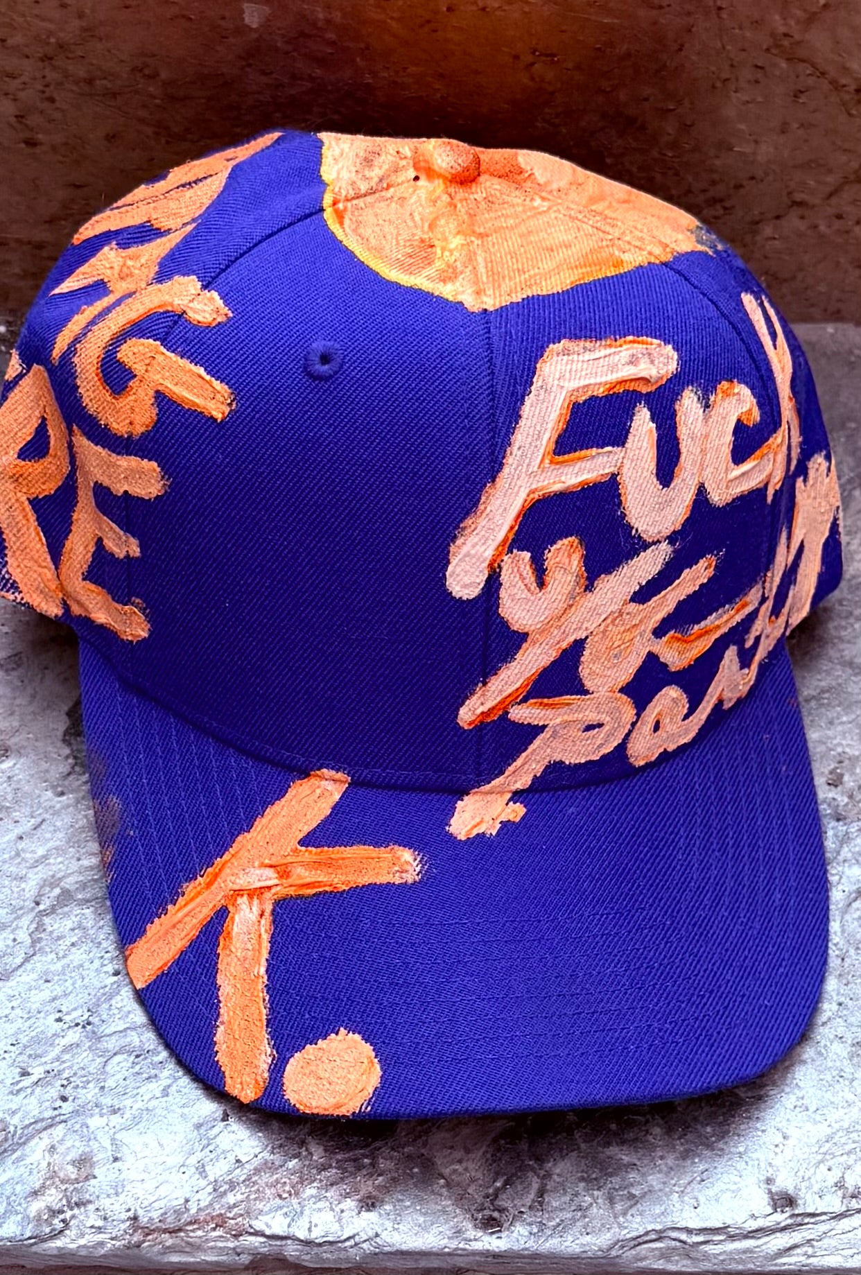 APPLAUD THE SHOWBOAT K. HAT