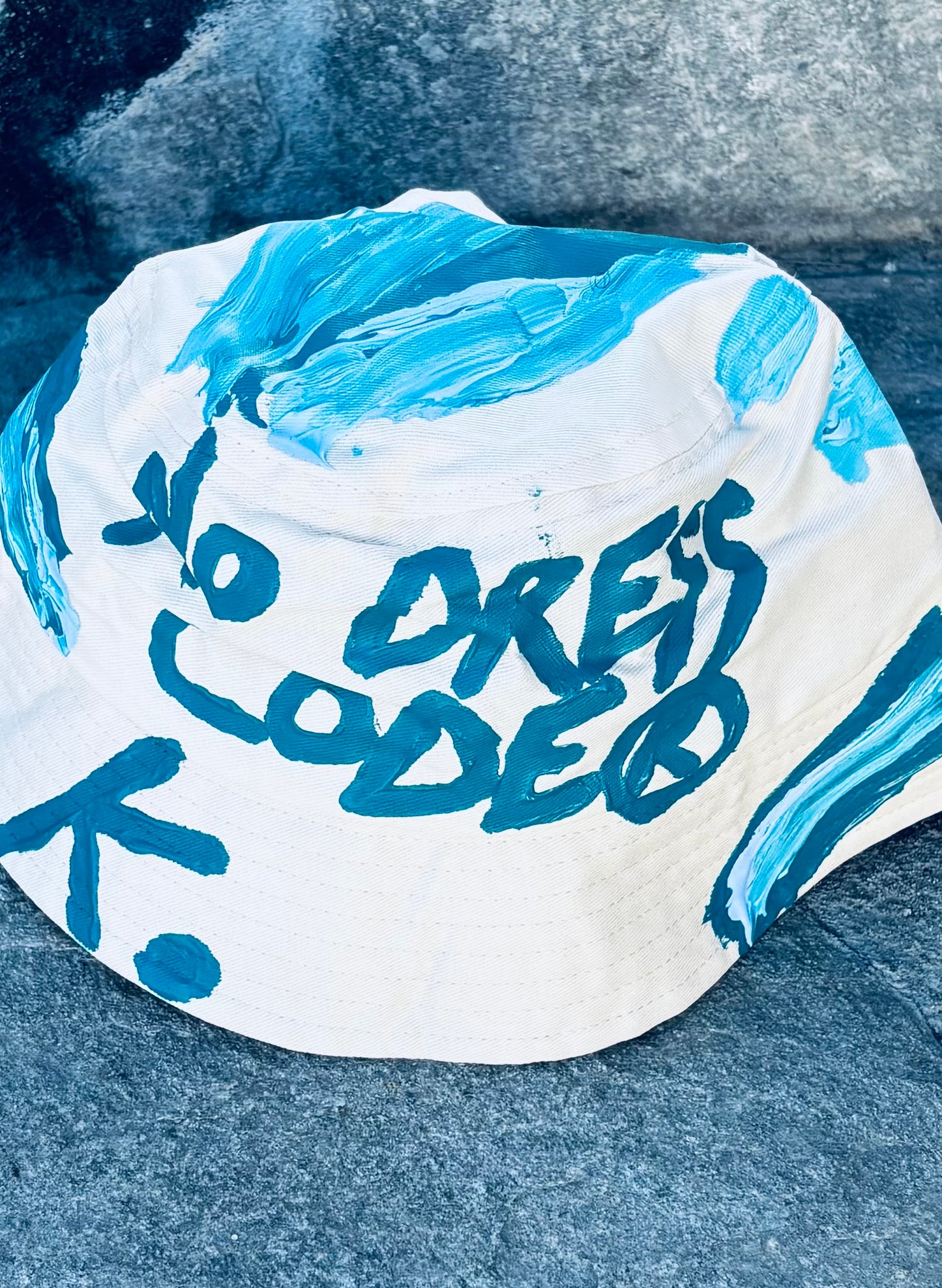 NO DRESS CODE K. BUCKET HAT